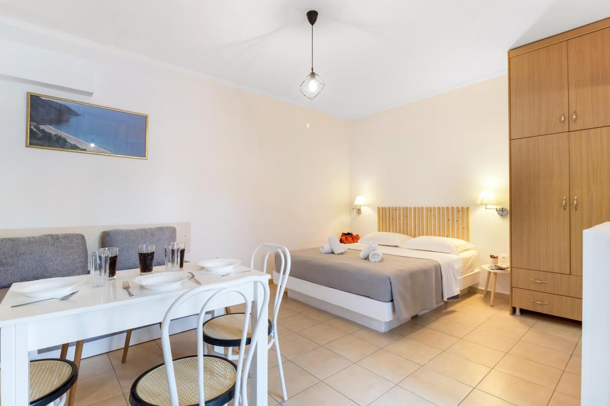 Dionysia Rooms Lefkáda Buitenkant foto